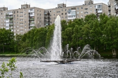 В Мурманске запущен фонтан на озере Глубоком
