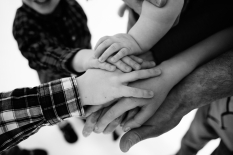 Владимир Путин назвал безусловным приоритетом укрепление института семьи