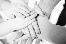 В роддомах Мурманской области вновь стали доступны партнерские роды