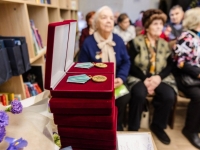 Детям Великой Отечественной войны вручили памятные медали в областном центре