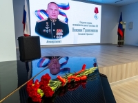 Мурал в честь героя появился на стене мурманской гимназии