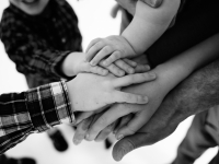 Владимир Путин назвал безусловным приоритетом укрепление института семьи